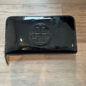 Tory Burch Black Leather Zip Wallet